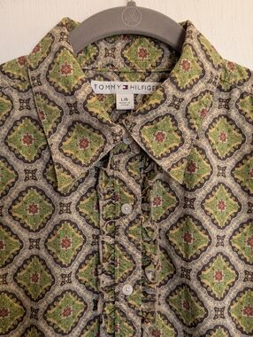 Vintage Tommy Hilfiger Women's Button Down Tuxedo Ruffle Shirt All Over Pattern